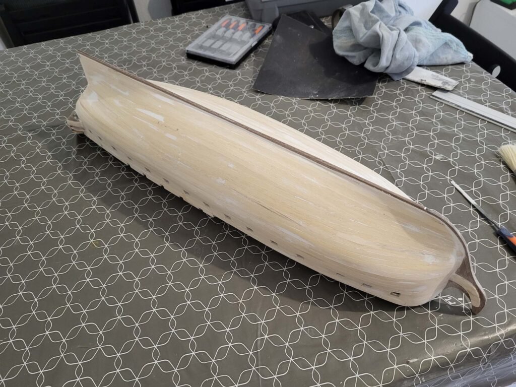 Planche de surf en résine enveloppée plastique atelier