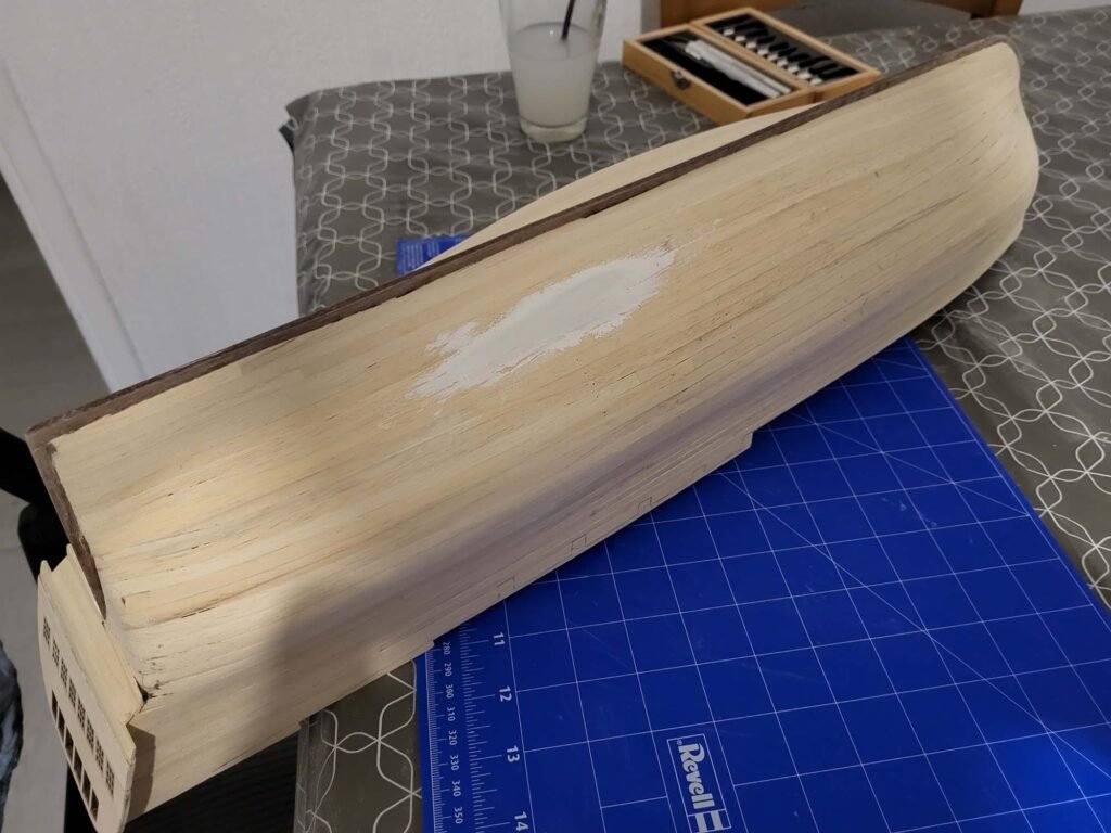 Maquette coque de navire en bois clair