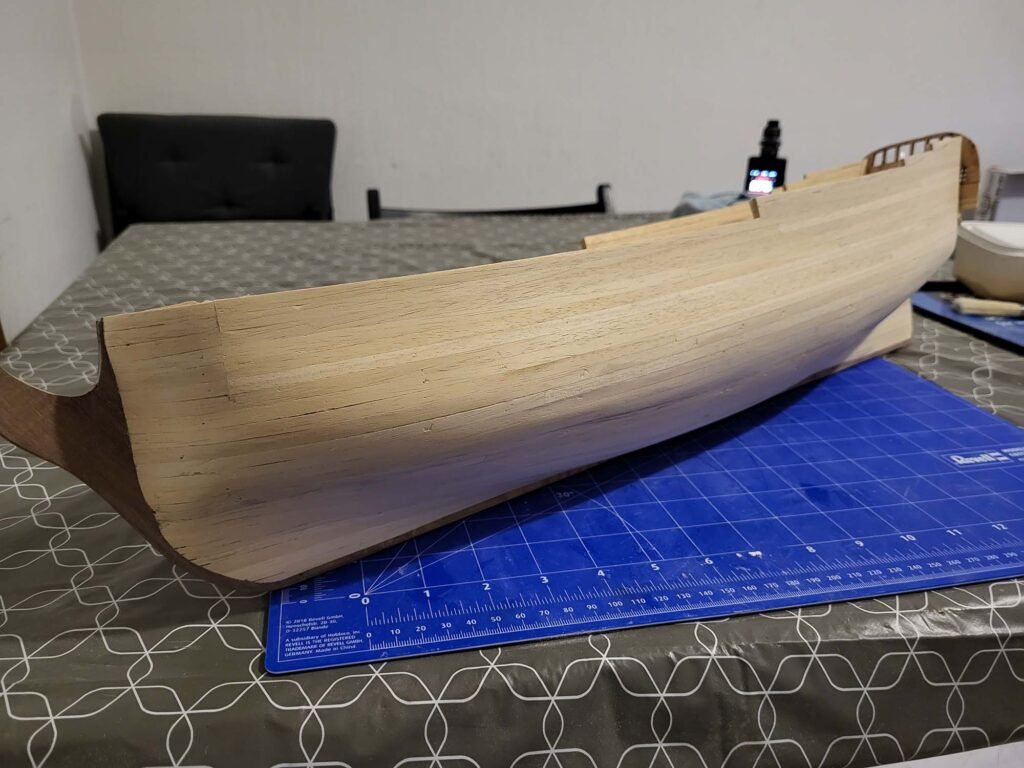 Maquette de navire en bois clair 