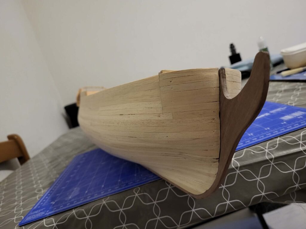 Maquette de navire en bois clair 
