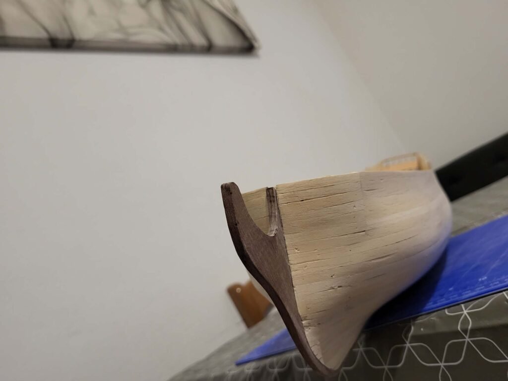 Maquette de navire en bois clair 