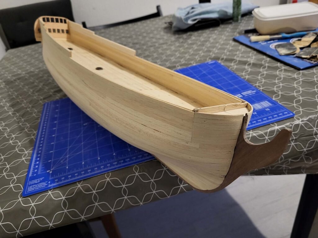 Maquette de navire en bois clair 