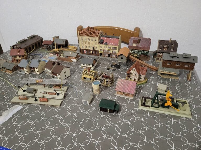 Maquettes miniatures village européen avec bâtiments et accessoires