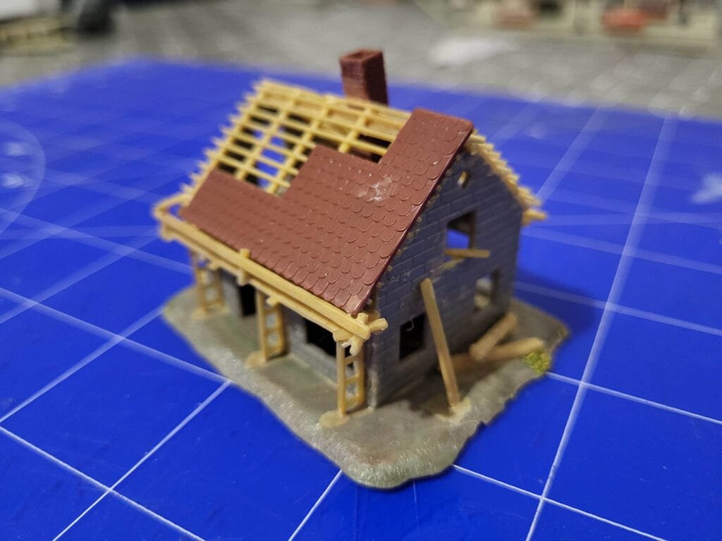 Maquette maison en construction miniature toit rouge