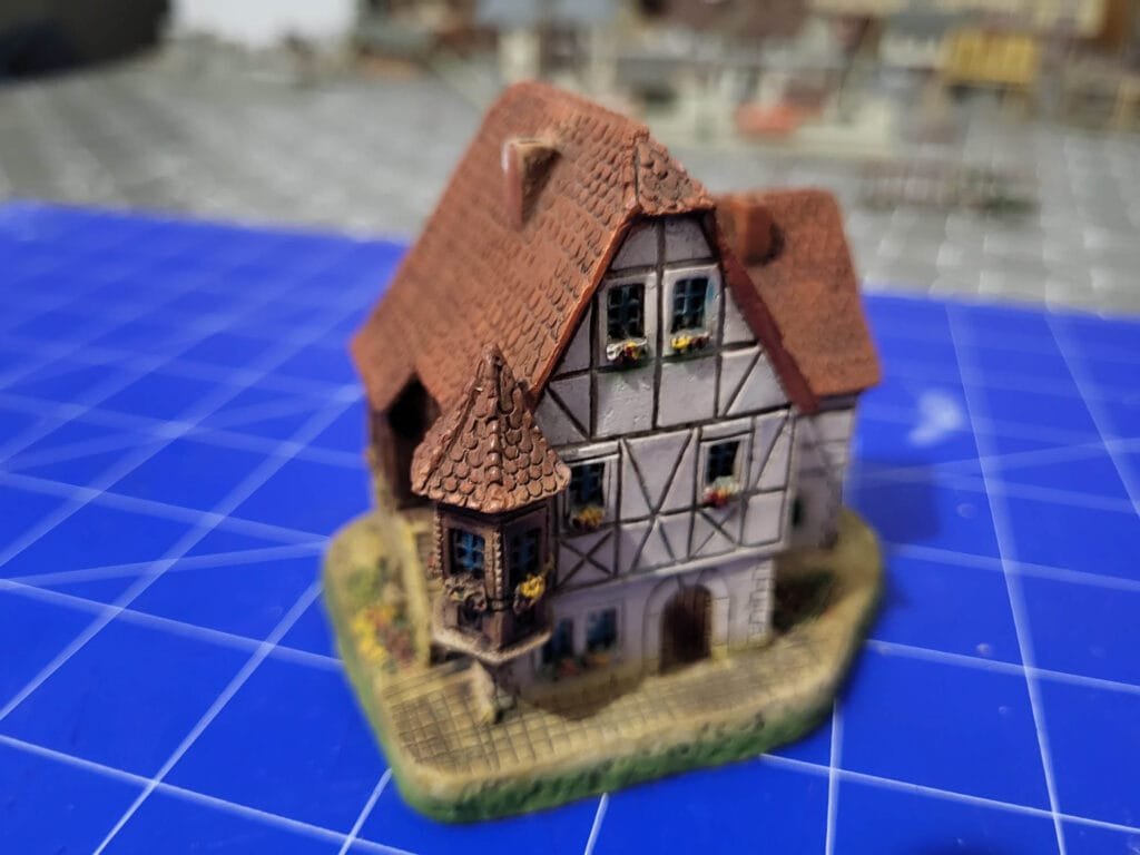 Maquette maison médiévale toiture rouge