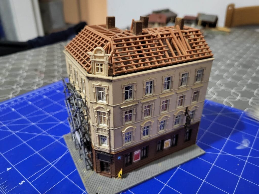 Maquette miniature bâtiment haussmannien étages mansarde