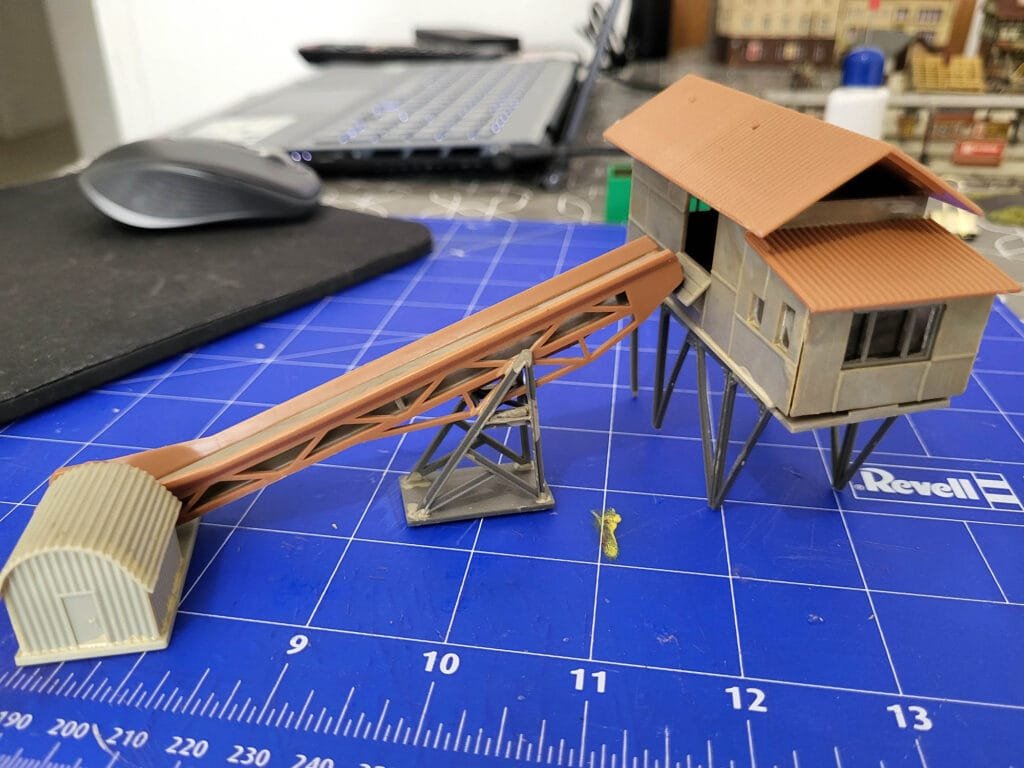 Maquettes d'un silo de chargement de gravier