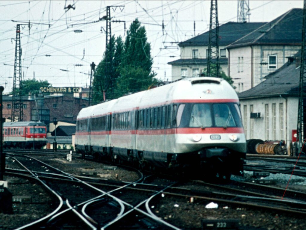 BR Class 403 et 404 Baureihe blanche et rouge en gare de Nuremberg.