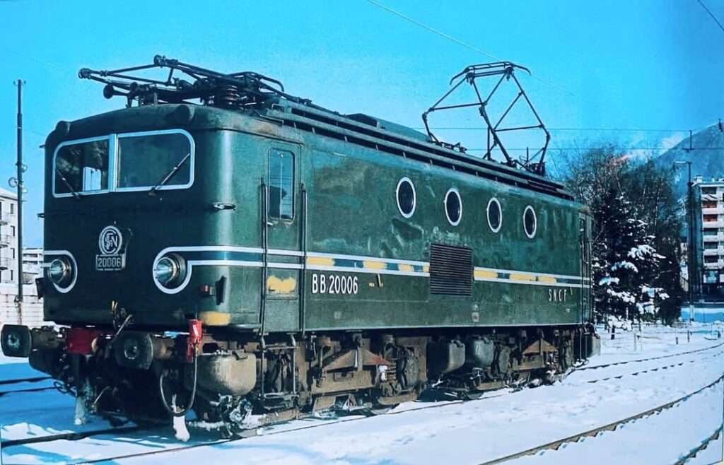 Locomotive électrique verte BB 20006 SNCF vintage