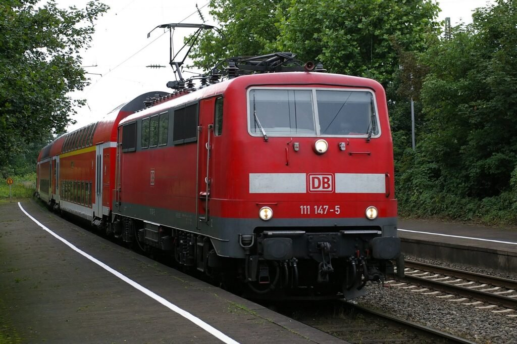 BR Class 111 147-5 Deutsche Bundesbahn (DB) Rouge