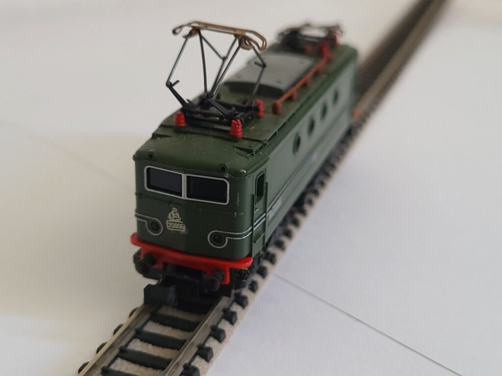 Miniature Locomotive électrique BB20006 - SNCF verte miniature avec pantographe sur rails