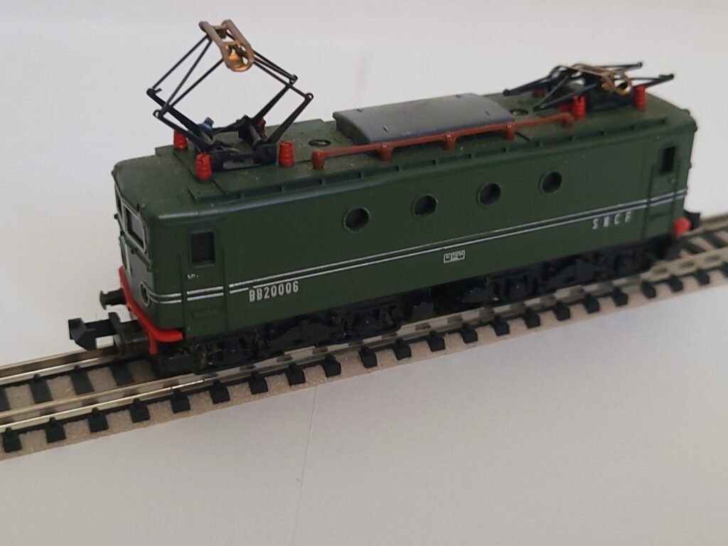 Miniature Locomotive électrique BB20006 - SNCF verte miniature avec pantographe sur rails