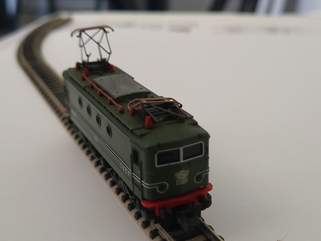 Miniature Locomotive électrique BB20006 - SNCF verte miniature avec pantographe sur rails