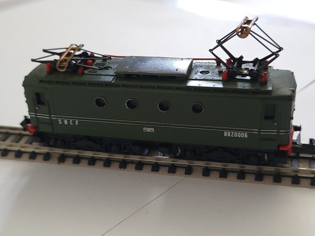 Miniature Locomotive électrique BB20006 - SNCF verte miniature avec pantographe sur rails