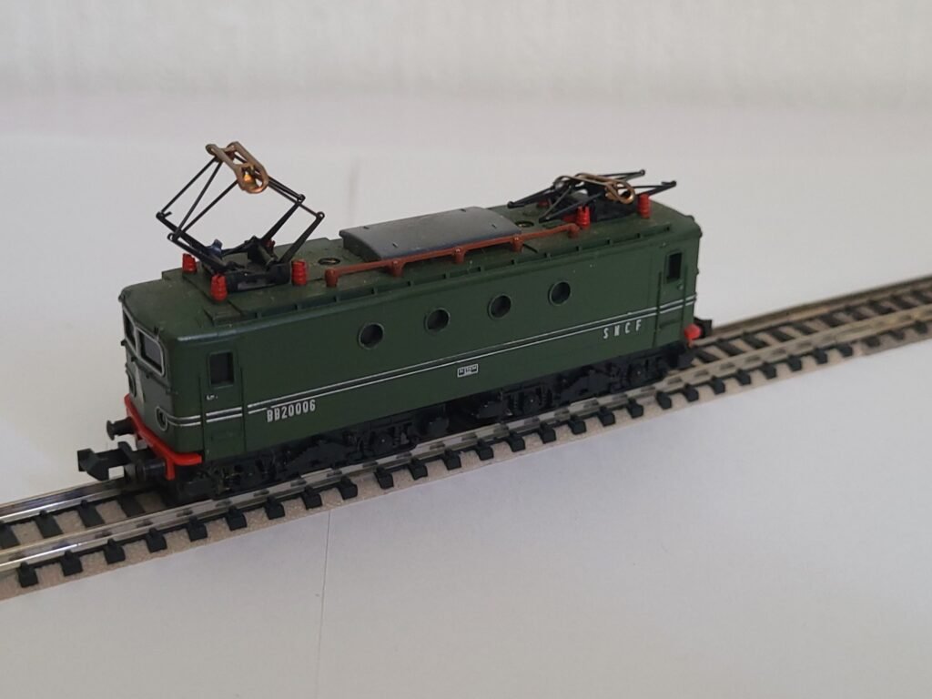 Miniature Locomotive électrique BB20006 - SNCF verte miniature avec pantographe sur rails