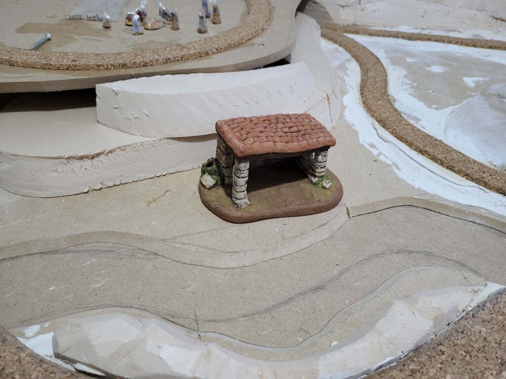 santons fouque 2cms etable pente sur socle 001