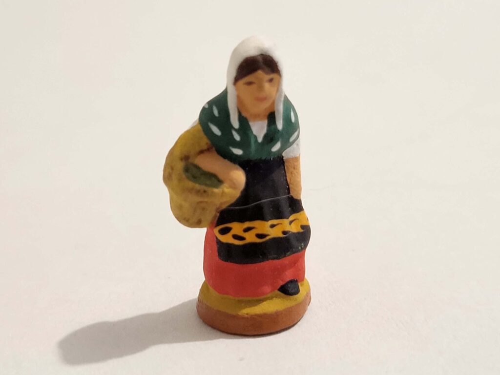 santons fouque 2cms provencale au panier d olives 001