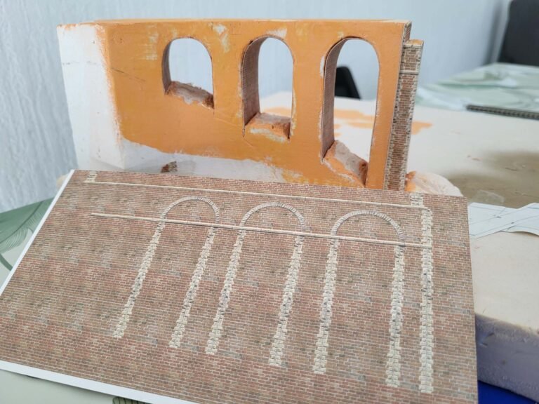 Maquette architecture viaduc arches briques construction