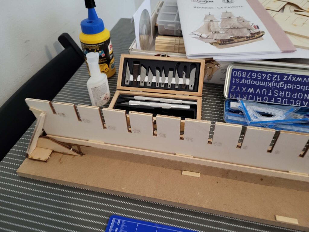 Montage de la fausse quille et des couples