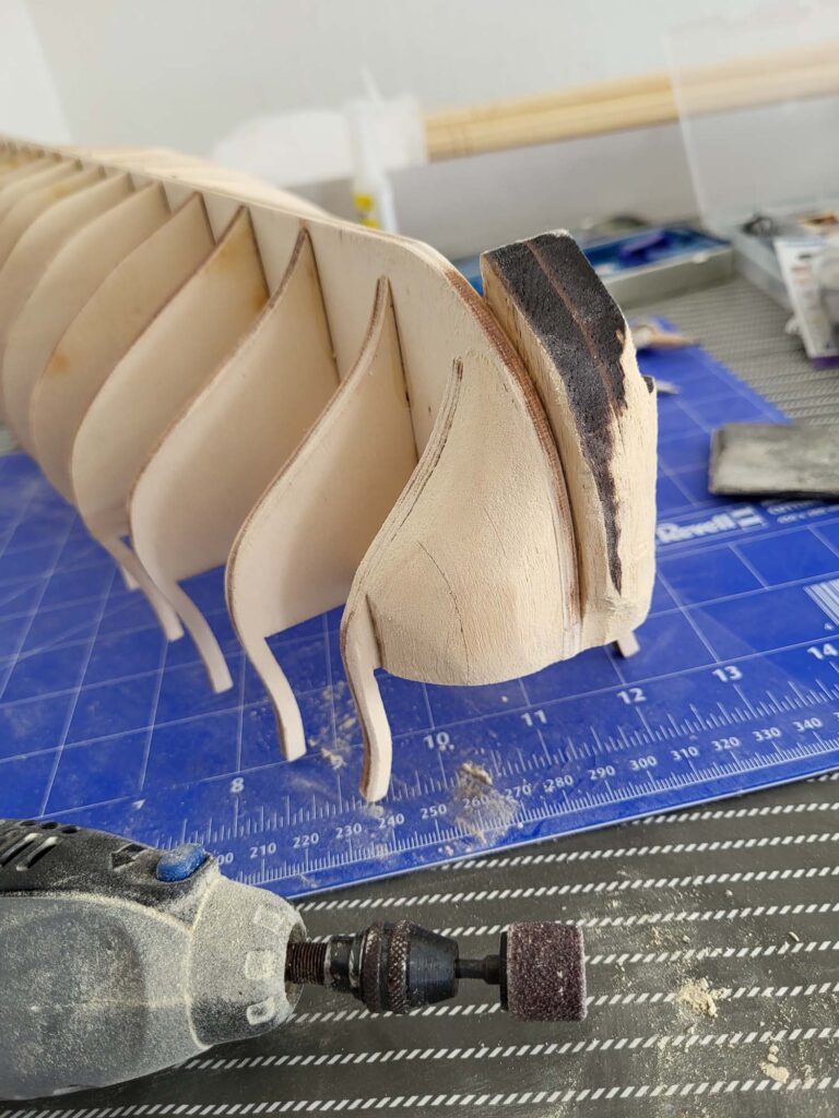 Montage de la fausse quille et des couples