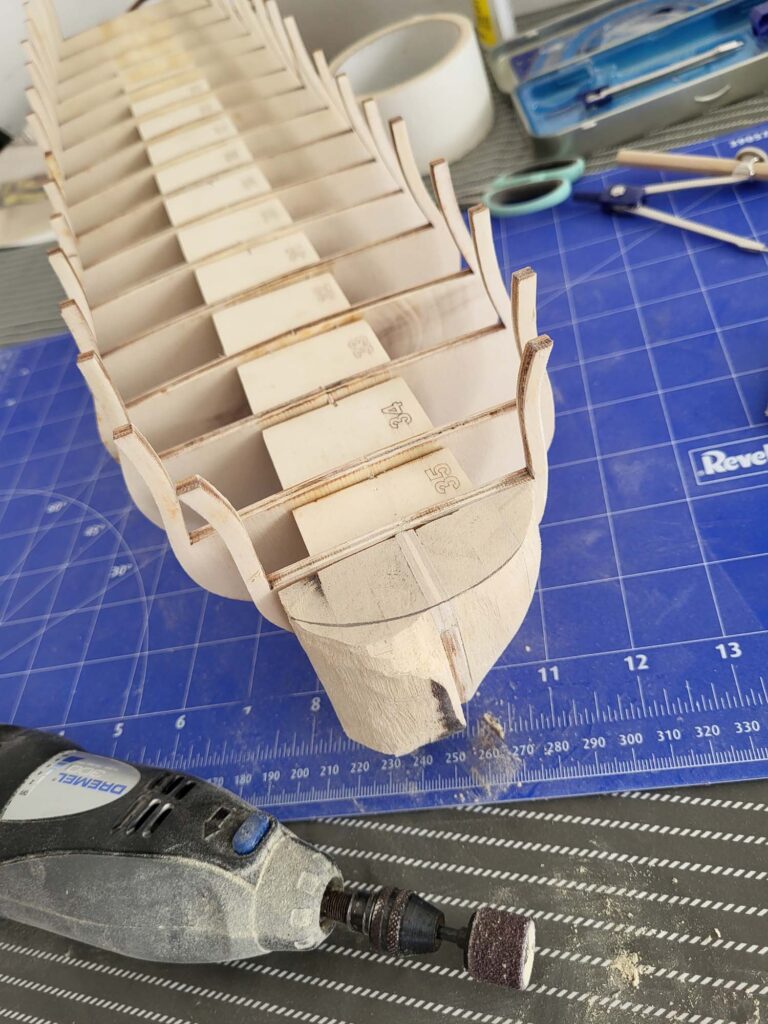 Montage de la fausse quille et des couples