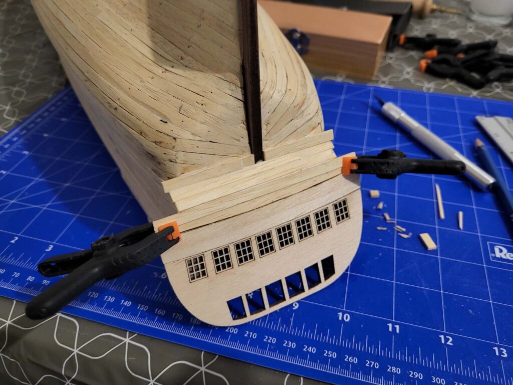 Fermeture du dessous des fenêtres du chateau