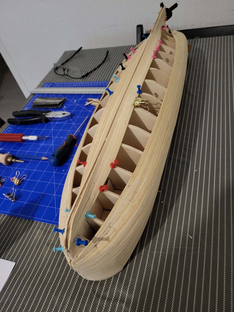 Maquette de l'Hermione - Pose des Bordées basses depuis la quille - 02