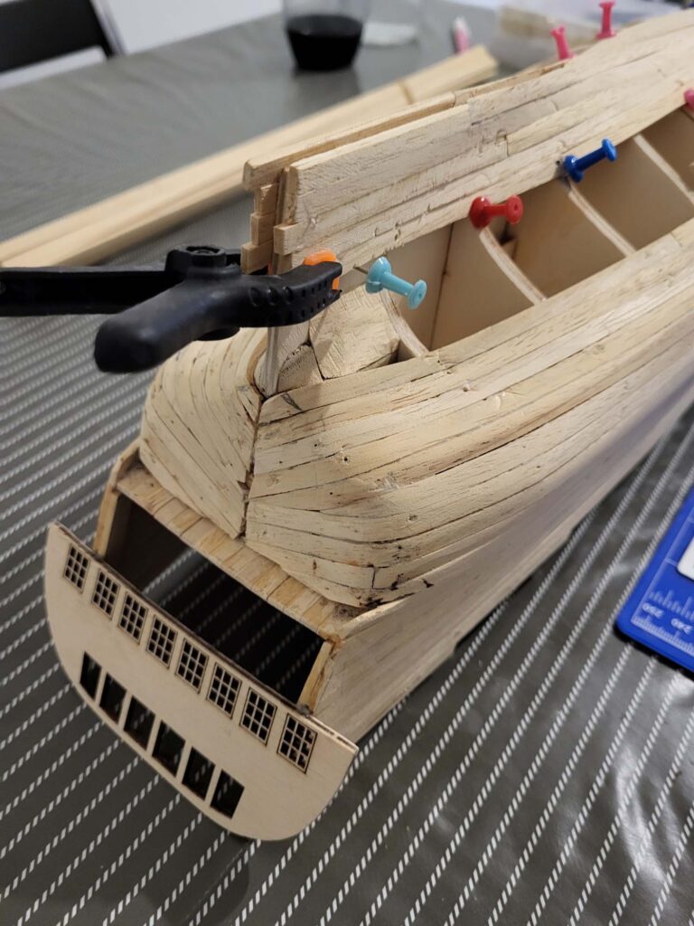 Maquette de l'Hermione - Pose des Bordées basses depuis la quille - 04