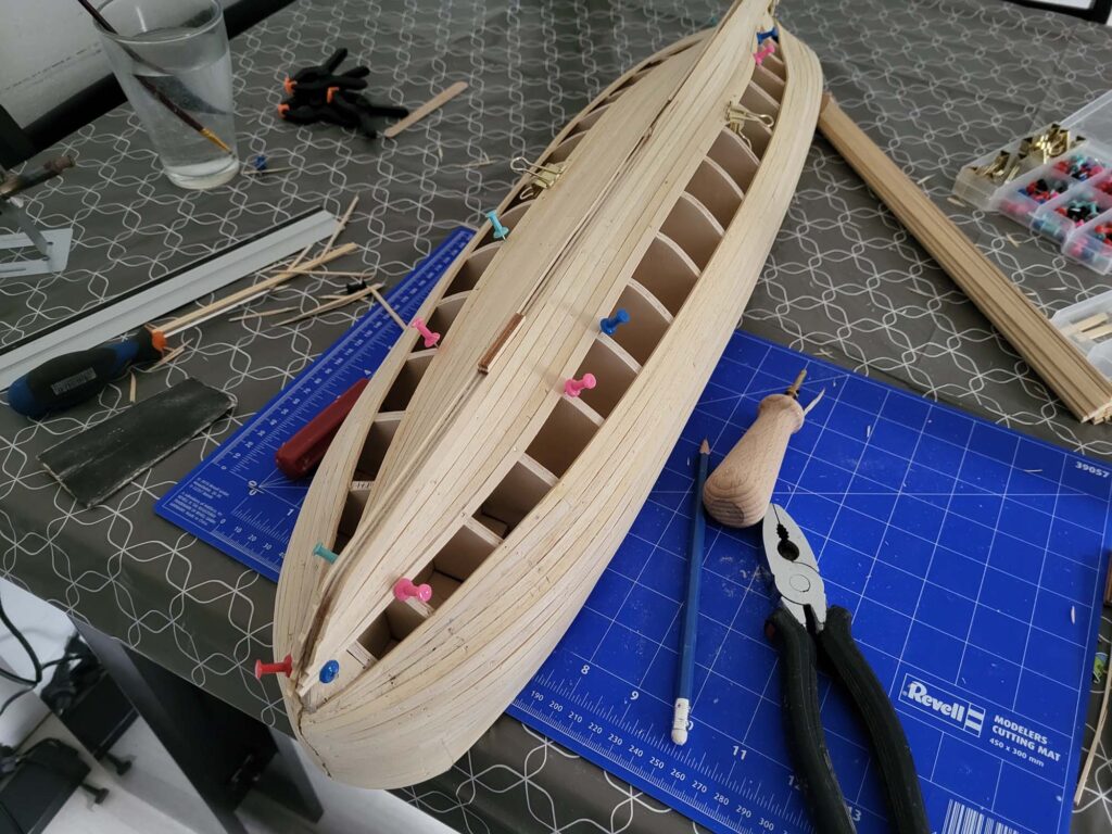 Maquette de l'Hermione - Pose des Bordées basses depuis la quille - 05