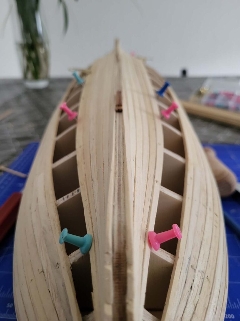 Maquette de l'Hermione - Pose des Bordées basses depuis la quille - 06