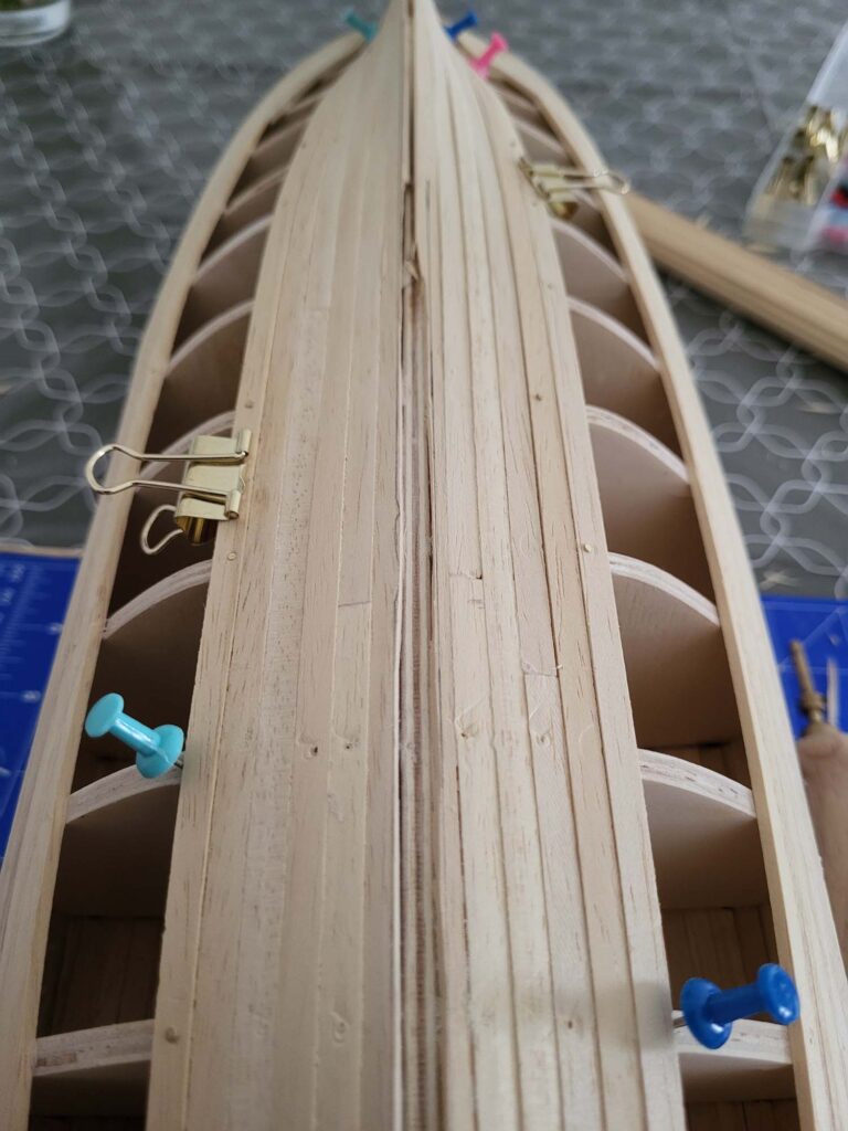 Maquette de l'Hermione - Pose des Bordées basses depuis la quille - 07