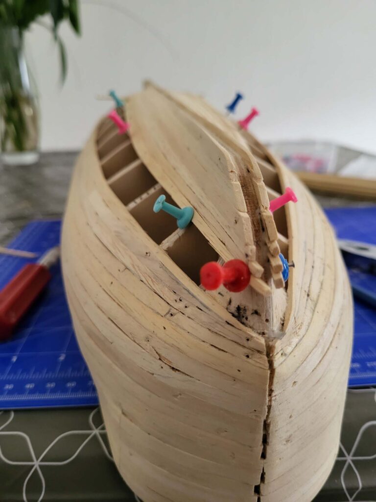 Maquette de l'Hermione - Pose des Bordées basses depuis la quille - 09