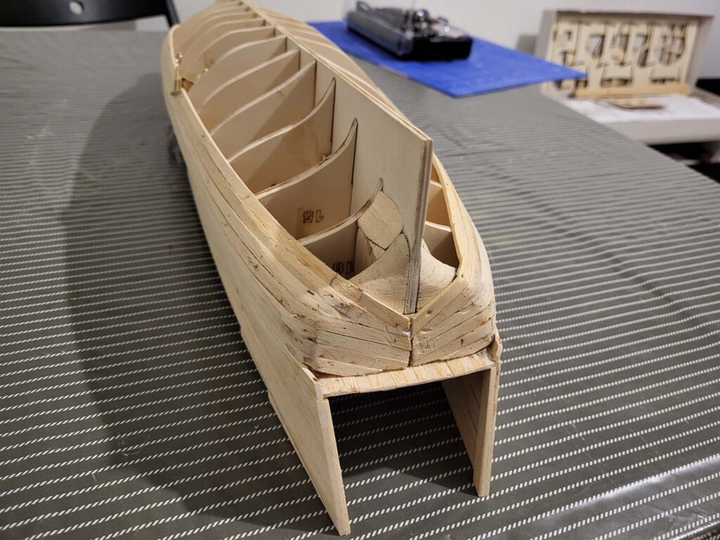 Maquette de l'Hermione - Pose des Bordées basses de la coque - 07