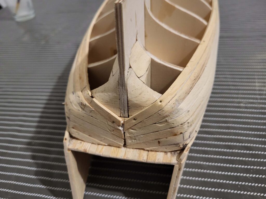 Maquette de l'Hermione - Pose des Bordées basses de la coque - 08