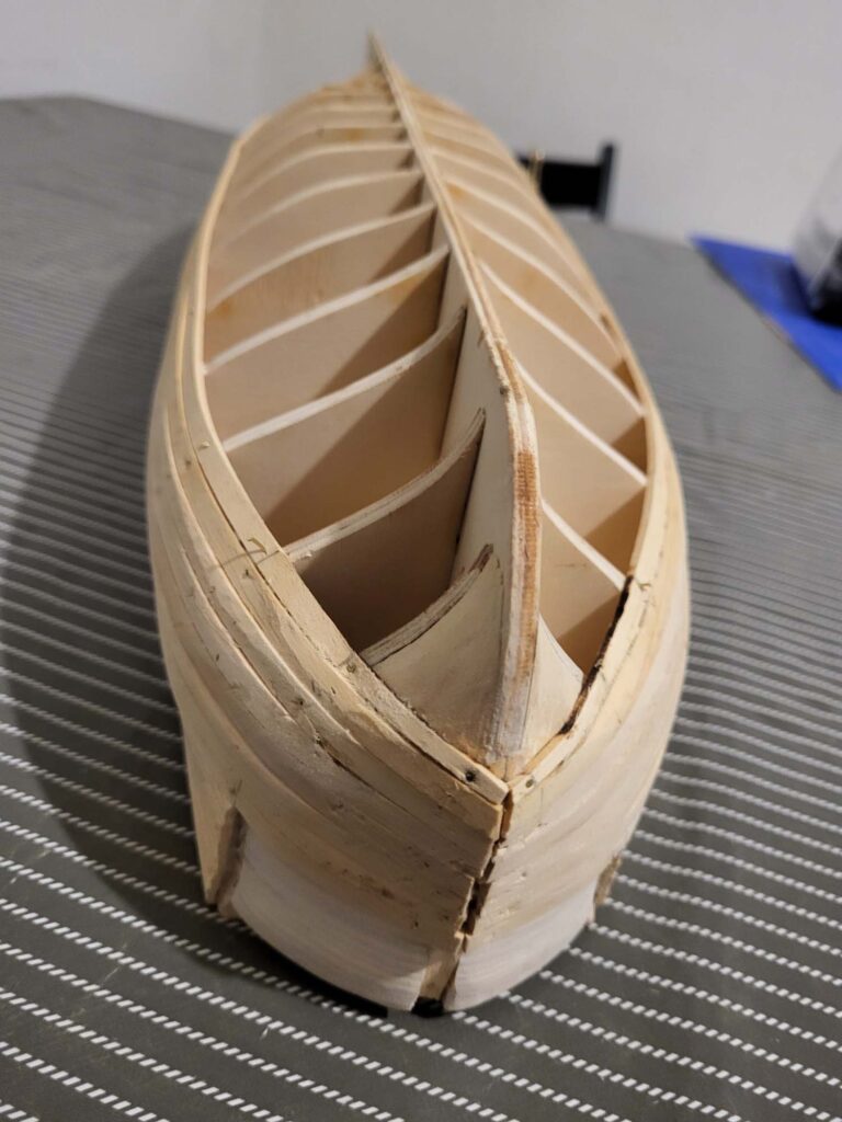 Maquette de l'Hermione - Pose des Bordées basses de la coque - 09