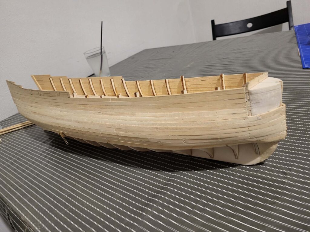 Maquette de l'Hermione - Pose des Bordées basses de la coque - 10