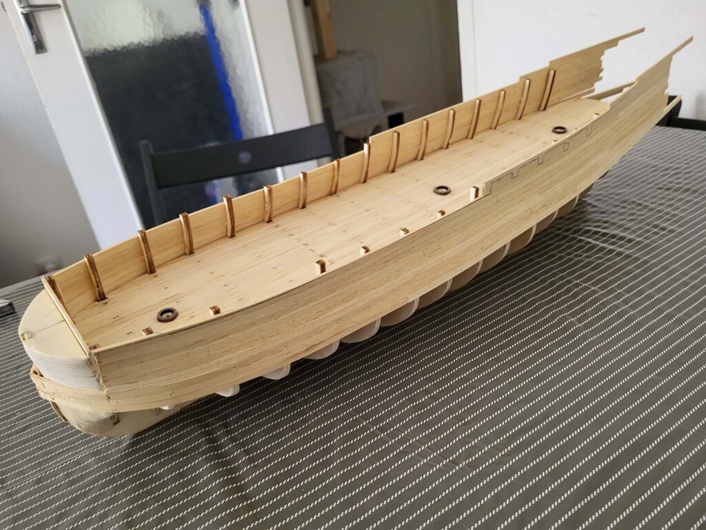 Maquette de l'Hermione - Pose des Bordées de la poupe - 03