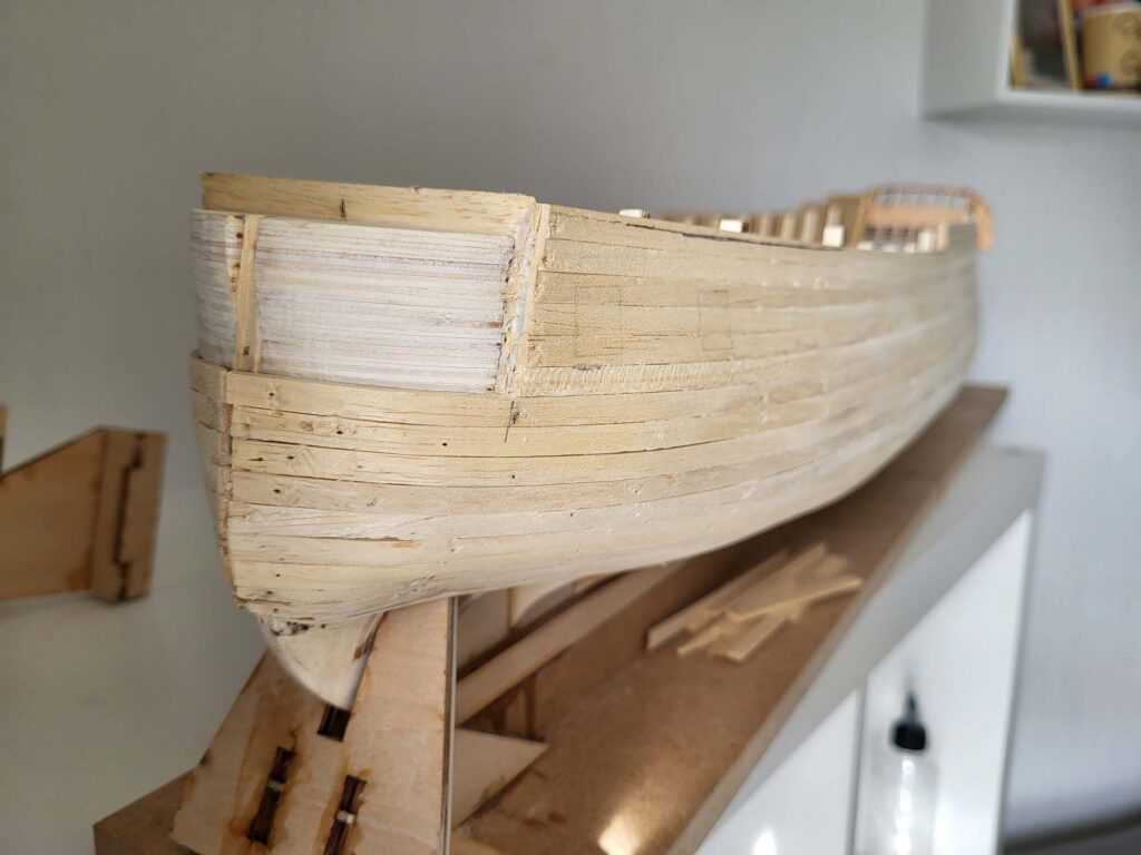 Maquette de l'Hermione - Pose des Bordées de la poupe - 05