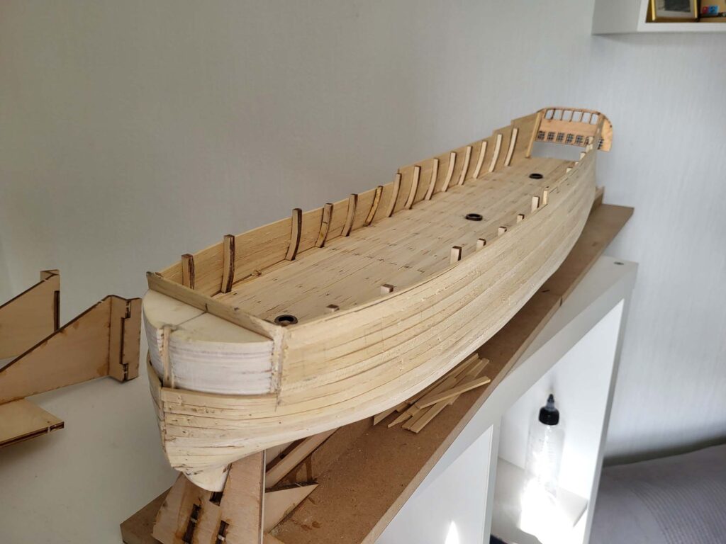 Maquette de l'Hermione - Pose des Bordées de la poupe - 06