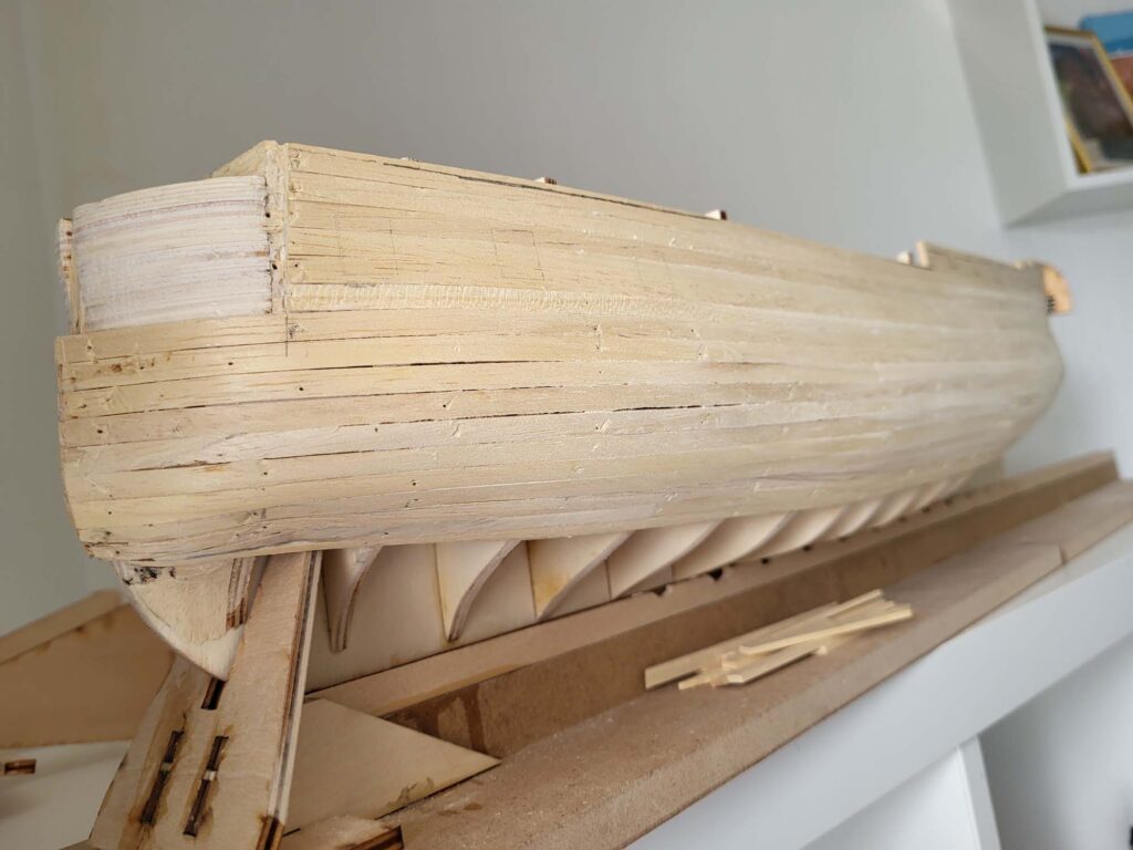 Maquette de l'Hermione - Pose des Bordées de la poupe - 07