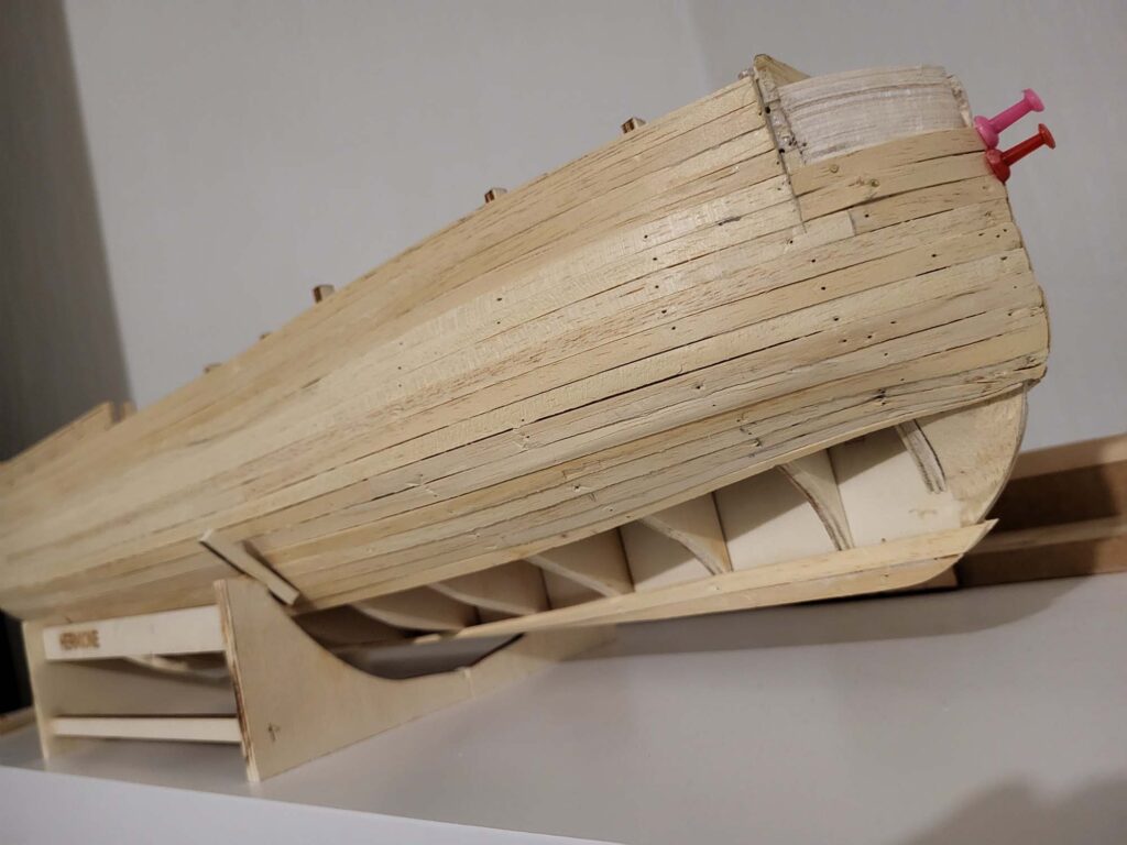 Maquette de l'Hermione - Pose des Bordées de la poupe - 08