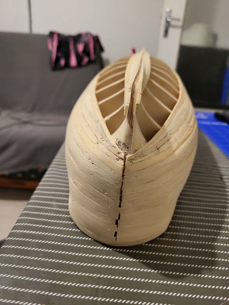 Maquette de l'Hermione - Pose des Bordées de la poupe - 10