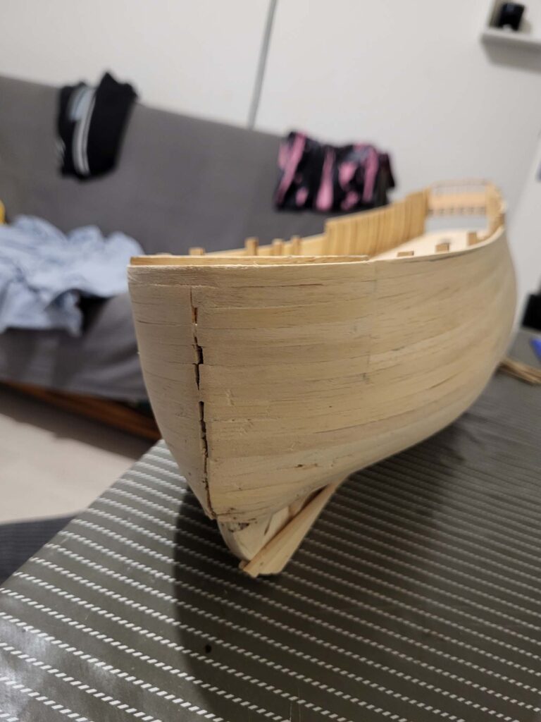 Maquette de l'Hermione - Pose des Bordées de la poupe - 11