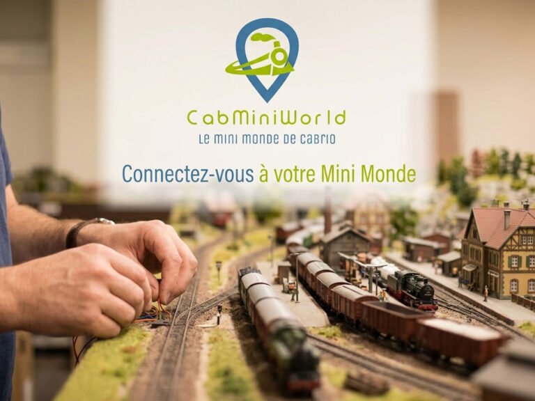 Logo CabMiniWorld avec maquette train miniature et main