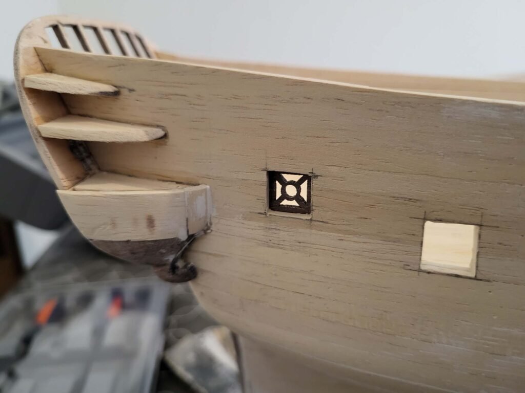 Maquette bois bateau avec détails fenêtre