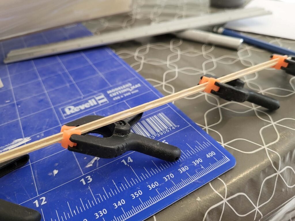 Outils de découpe et collage des précientes sur tapis de coupe