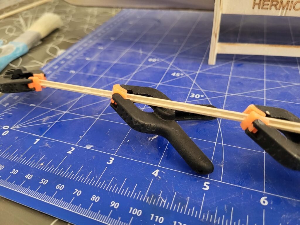 Outils de découpe et collage des précientes sur tapis de coupe