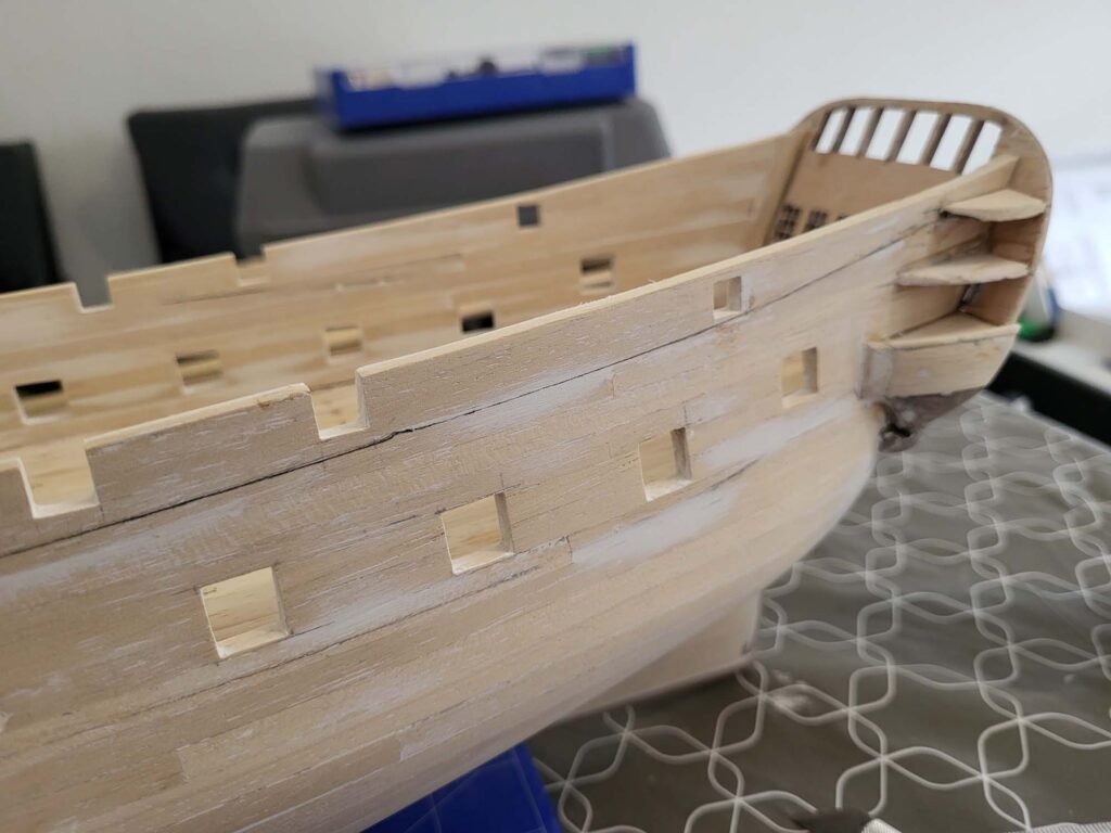 Coque de bateau en bois avec détails de construction précise